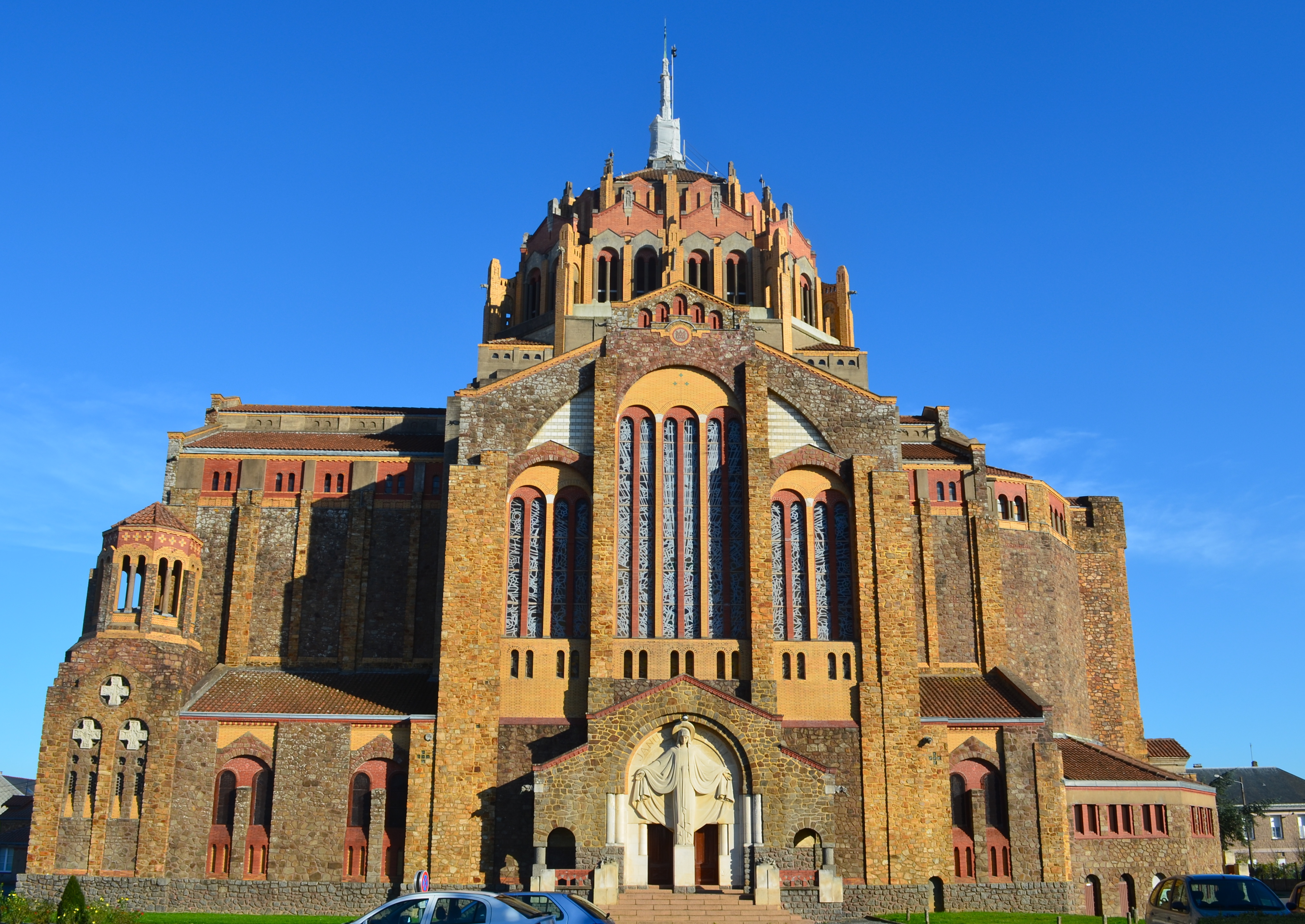 W0285-Cholet_-_Église_du_Sacré-Cœur_(8)ReUpload_FromCommons_UserSelbymay